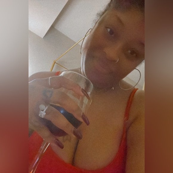 PARTY 🎉 WIT TONI & VAL !!! LIVE CELEBRATION 🍾 - Picture 4 of 6